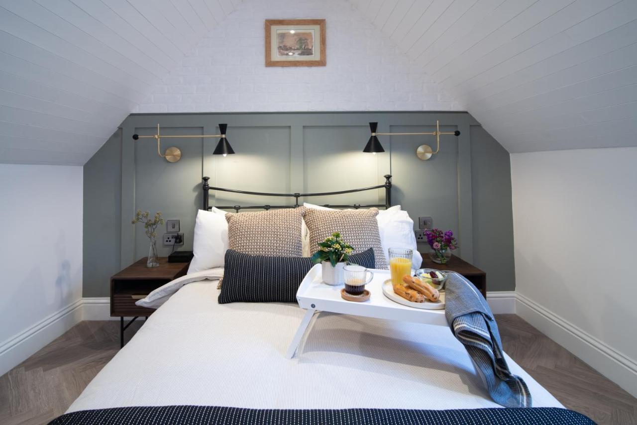Modern Finish To A Historic Brewers House, Derby Villa Bagian luar foto