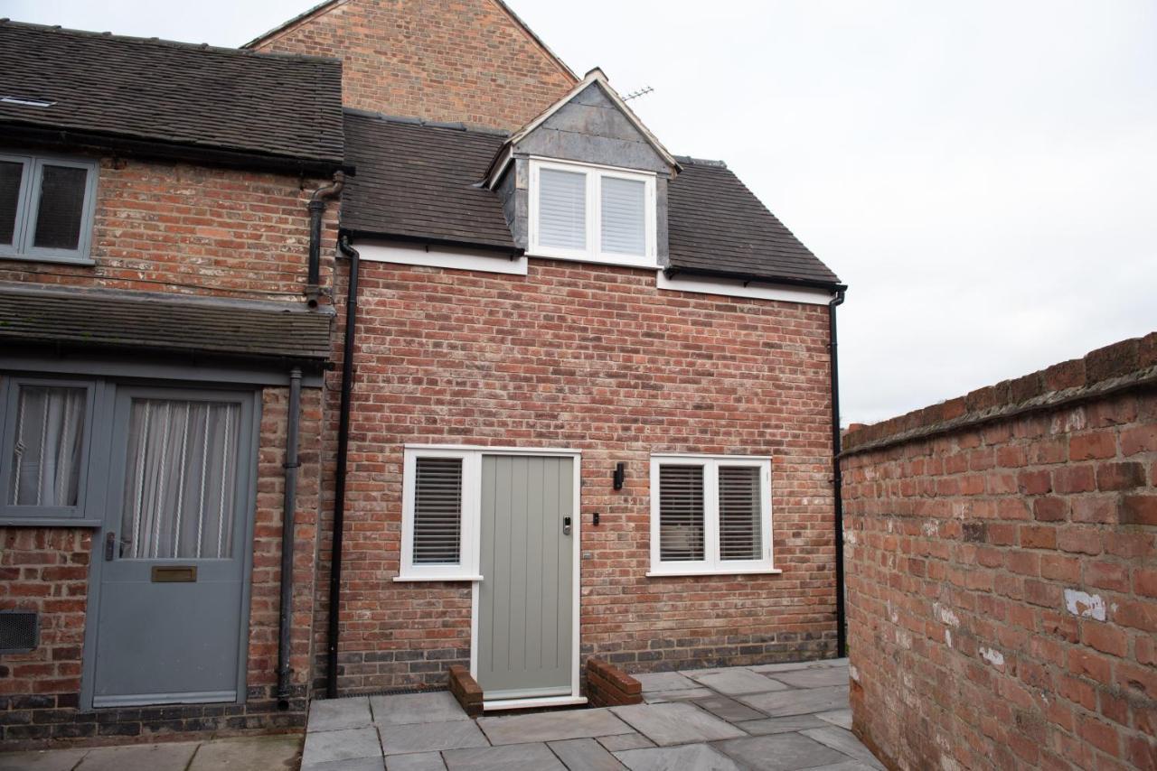 Modern Finish To A Historic Brewers House, Derby Villa Bagian luar foto